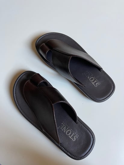 حذاء خليجي بني غامق من STONE