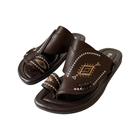 نعال شرقي بني مطرز