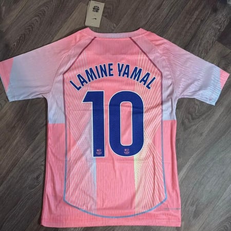 برشلونه 2026 مع طباعة لامين يمال