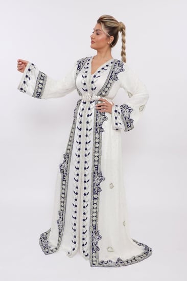 قفطان ابيض مطرز