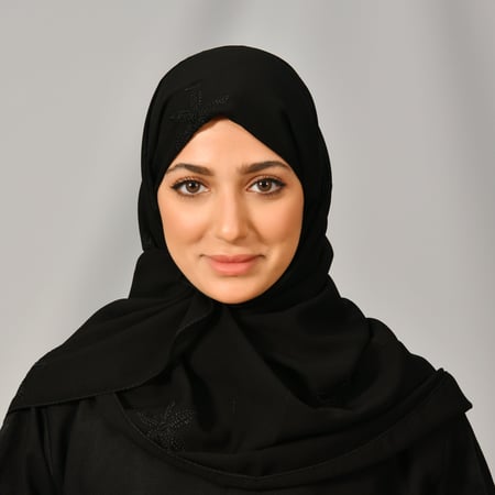طرحه سوداء بتطريز نجوم