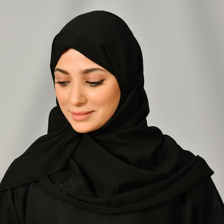 طرحه سوداء بتطريز نجوم