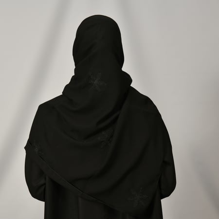 طرحه سوداء بتطريز نجوم