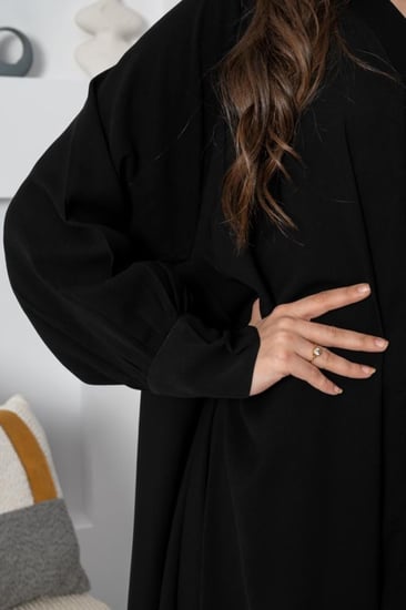 عبايه كلوش راقيه بتدخيله ازرار اماميه كم ضيق