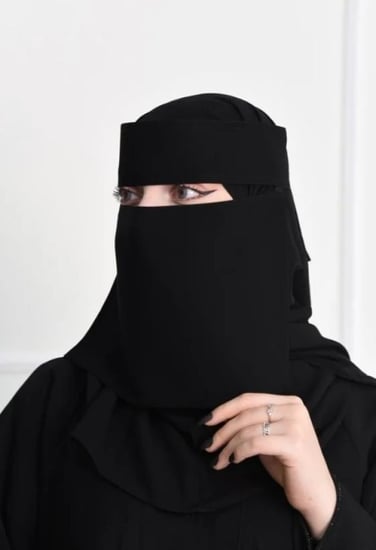 نقاب بمطاط  قصير مستقيم