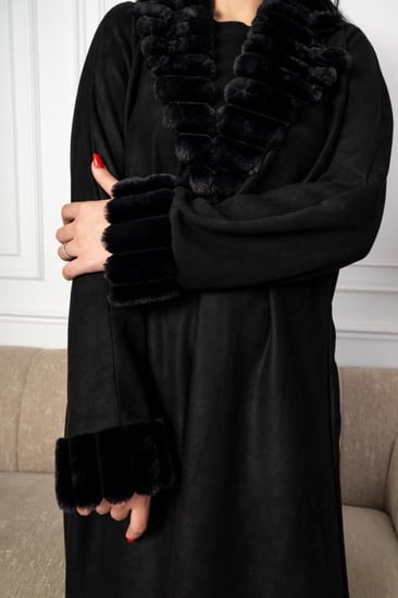 عبايه شتويه  شامواه  بلمسه من القطيفه الفاخرة