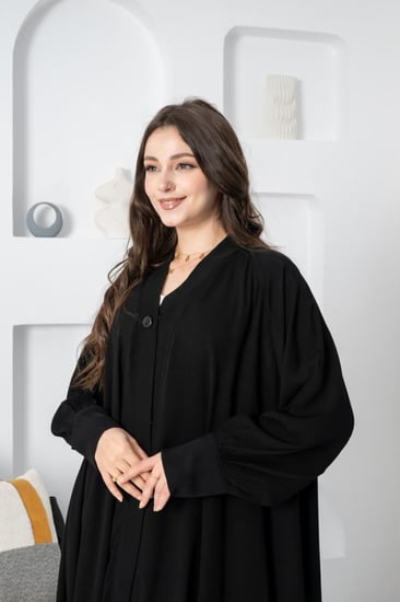 عبايه كلوش راقيه بتدخيله ازرار اماميه كم ضيق