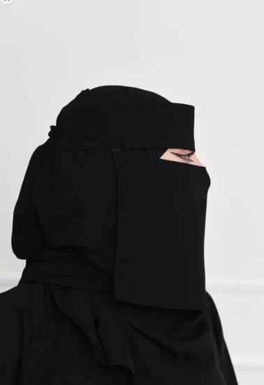 نقاب بمطاط  قصير مستقيم