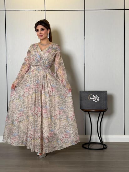 فستان ناعم فلورال ناعم بقصّة أميرة وأكمام شفافة أنثوية