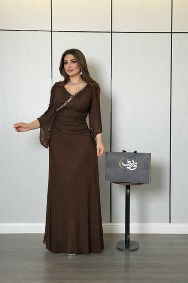 فستان  لامع بتفاصيل كريستالية