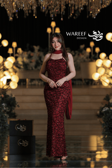 فستان سهرة خمري ضيق