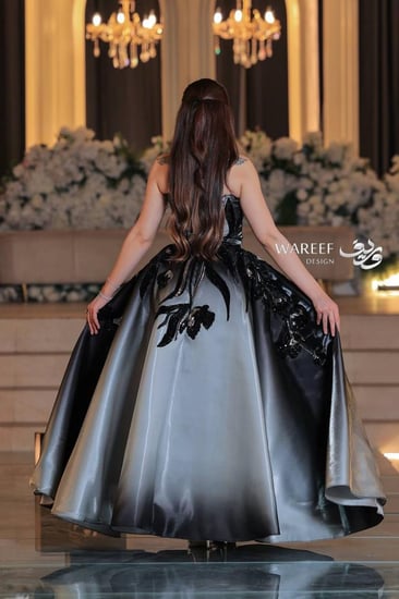 فستان سهره بدرجات الرمادي مزين بالشك المشجر