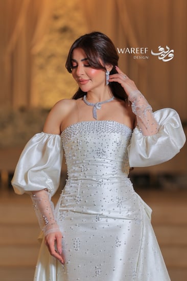 فستان سكري ضيق مع ذيل واكمام منفصله مزين بالقصوص - لمسة فاخرة تبرز جمالك