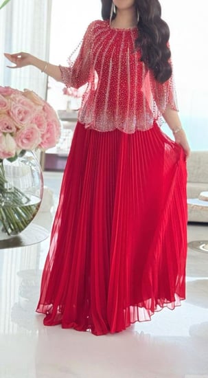 فستان سهرة بكاب مرصع وتنورة انسيابية