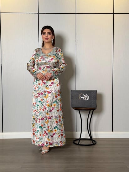 جلابية طويلة بطبعة زهور ربيعية أنيقة