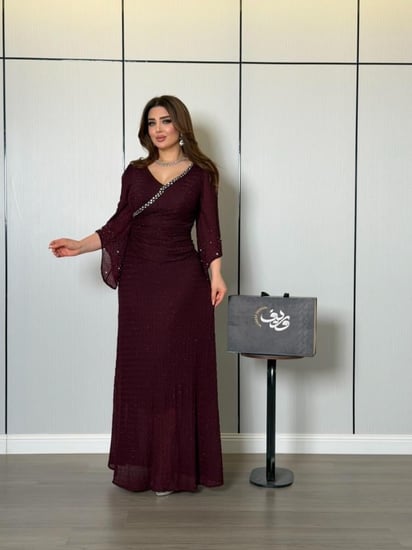 فستان  لامع بتفاصيل كريستالية