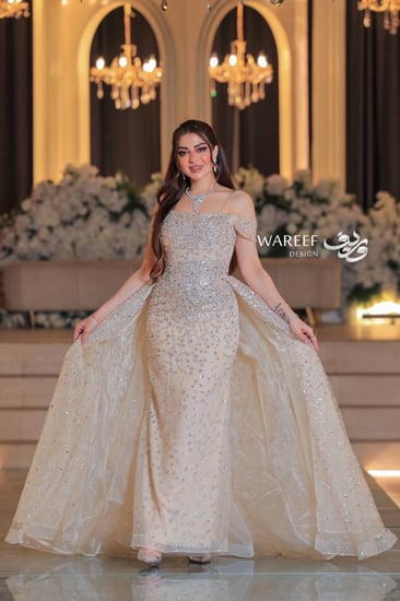 فستان سهرة بيج أوف شولدر بتطريز يدوي لامع وفخامة أنيقة