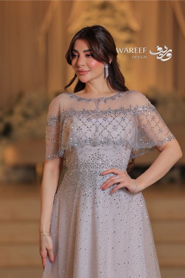 فستان بيج مزين بالتطريز الفخم