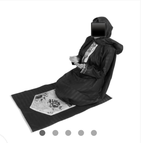 شرشف صلاة مع سجادة ولبس مصحف