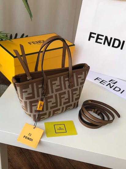 شنطة فندي توت صغيرة مع حزام – بيج وبني