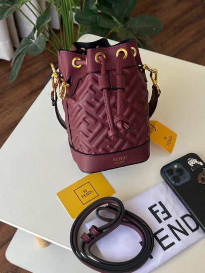 شنطة فندي باكيت خمري فاخرة 👜✨