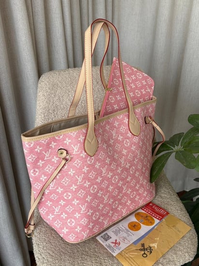 شنطة لويس فيتون جينز وردي كبيرة فاخرة 👜✨