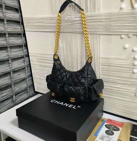 شنطة شانيل كلاسيك سوداء بسلسلة ذهبية 🖤✨