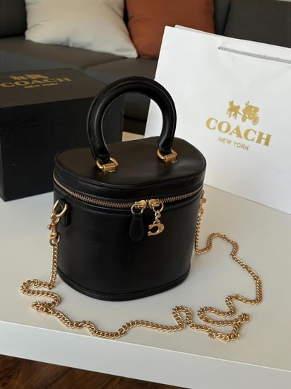 شنطة كوتش دائرية كلاسيك - لون أسود فخم 🖤✨