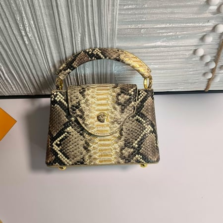 شنطة لويس فيتون كابوسين جلد ثعبان فاخر 🐍✨