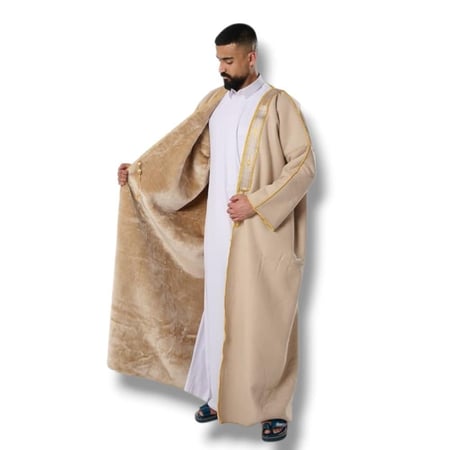 فروة بشت وبر لون بيج