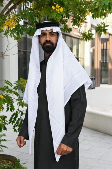شماغ التاج ابيض بلاك