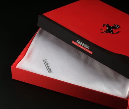 شماغ فيراري الابيض