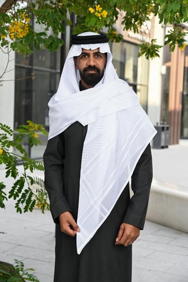 شماغ التاج ابيض بلاك
