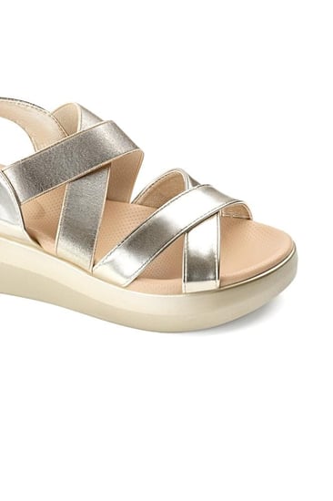 حذاء طبي كعب مفتوح بمقدمة بشكل شرائط متقاطعة وشريط جلدي لتثبيت الكعب