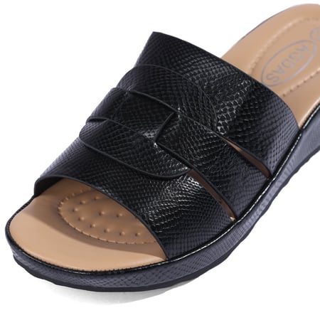 حذاء صيفي طبي أنيق بمقدمة عريضة بشكل شرائط مفتوحة