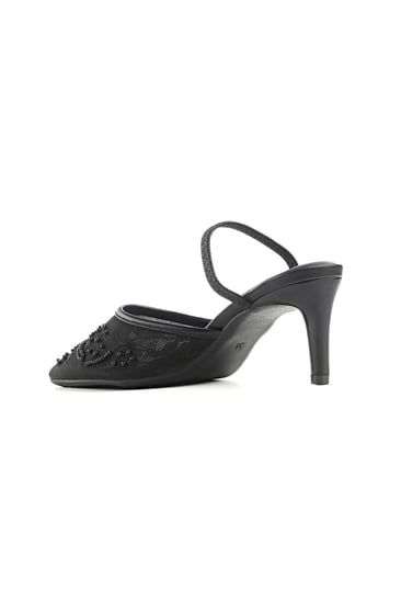 حذاء كلاسيكي سهرة أنيق بمقدمة مدببة مصنوعة من شبكة بتطريز نافر وكعب رفيع