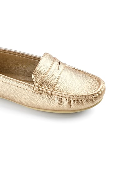 حذاء فلات طبي كاجوال مغلق سادة بلمعة