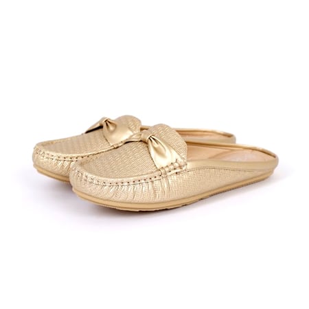 حذاء فلات طبي نسائي مفتوح من الخلف بلمعة مزود بشريط جلدي بشكل فيونكة