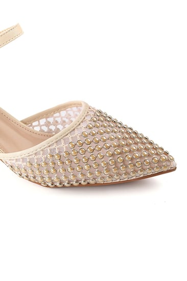 حذاء كلاسيكي بكعب كتلة مرصع بالكريستال و إبزيم إغلاق