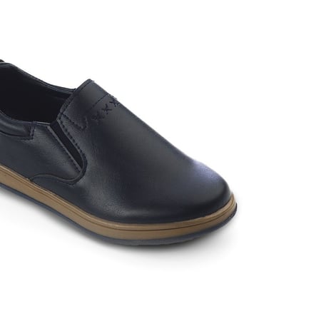 حذاء ولادي جلد