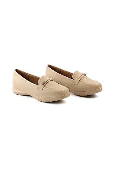 حذاء كعب متوسط طبي انيق ومريح يتوسطه شريط جلدي