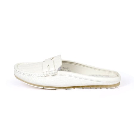 حذاء فلات نسائي طبي مفتوح من الخلف مزين بشريط جلدي عريض