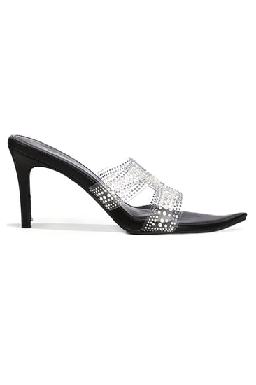 حذاء كلاسيكي مفتوح بمقدمة شفافة عريضة مزينة باللؤلؤ وكعب عالِ رفيع