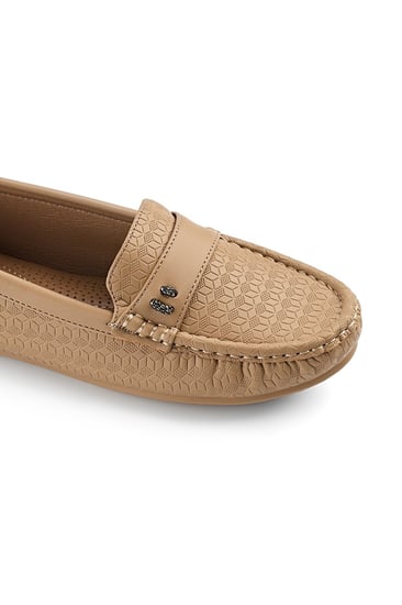 حذاء فلات طبي كاجوال مغلق بدون لمعة مزود بحزام جلدي مزين بالستراس