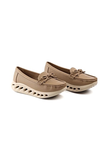 حذاء طبي كاجوال بشريطة بشكل فيونكة ونعل مطاطي مع فتحات