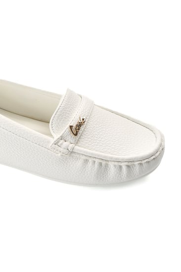 حذاء فلات طبي مفتوح بشريط جلدي