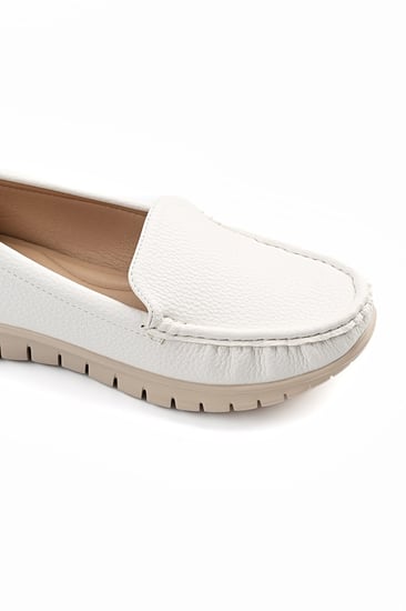 حذاء طبي كاجوال سادة بلمعة