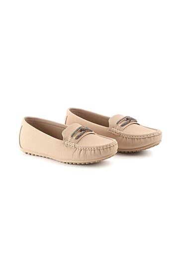 حذاء فلات طبي مغلق بشريط جلدي وقطعة ستراس