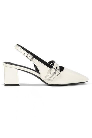 حذاء كلاسيكي بتصميم جلد لامع ومقدمة عريضة بكعب كتلة عالِ و إبزيم إغلاق