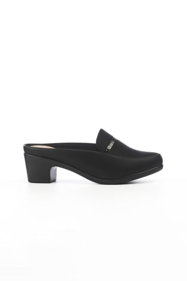 حذاء طبي كعب مفتوح من الخلف بشريط رفيع وبدون لمعة